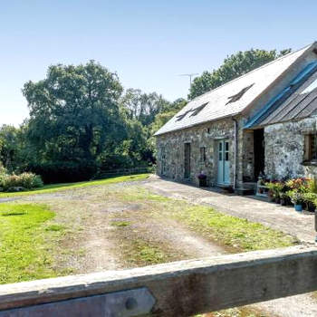 2 bed in Newport Pembrokeshire 78803