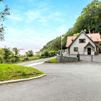 3 Bed in Aberdovey DY032