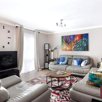 Windsor- Spacious Three Bedroom Flat