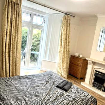 Detached 4-Bed House near Heathrow