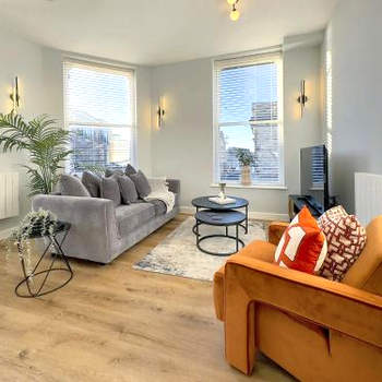 Harrogate House Apt 1 - Cheltenham Parade View