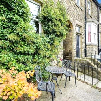 Homely 4 bed cottage central characterful