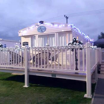 Great Caravan With Large Decking Area And Private Hot Tub, Ref 95016sw