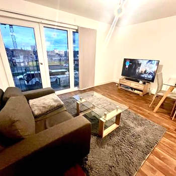 Stylish City Centre 1bd apartment 0.6m Train sta