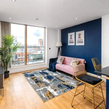 Luxury Penthouse - Private Balcony - City Views