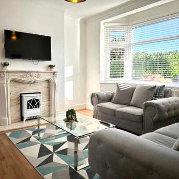 Charming 3 bed house near Richmond