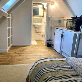 The Snug - cosy studio in Grade II listed building