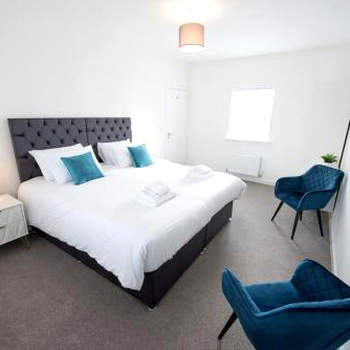 Space Apartments - 3 Bed House - Superking Beds-Garden -Fast Wifi-Pet Friendly