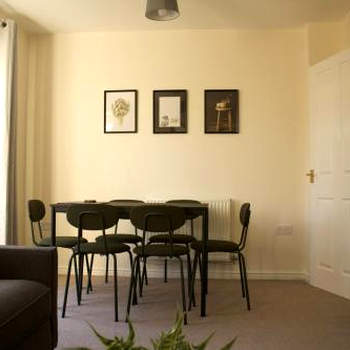 Spacious 4 bedroom, perfect for contractors, families, private parking