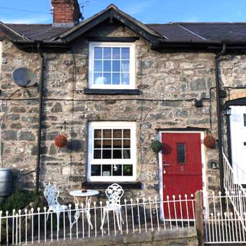 Maytree Cottage. Compact home in Mid Wales.