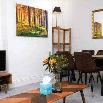 Lovely, equipped flat, nr Tube