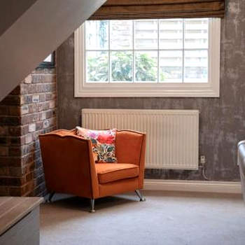 Perfectly located central Chester town house -2BR