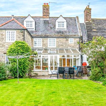 4 Bed in Church Knowle DC125