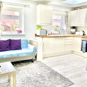 Entire Flat Free Parking Quiet Area *Self-Check In