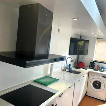 Fully self contained sleeps 3. Triple bunk bed