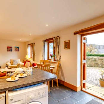 2 Bed in Hope Cove 90024