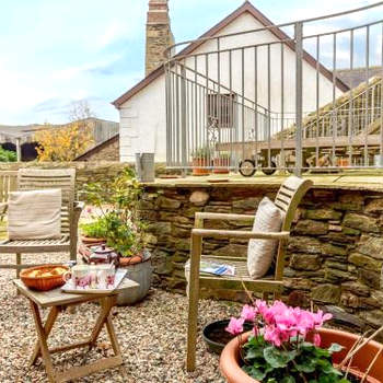 2 Bed in Hope Cove 90025
