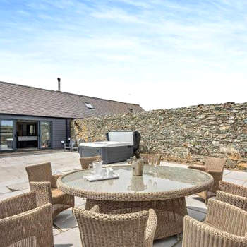 4 Bed in Cemaes 90258