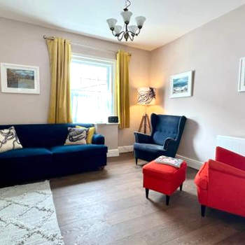 Beautifully decorated bright and cosy cottage