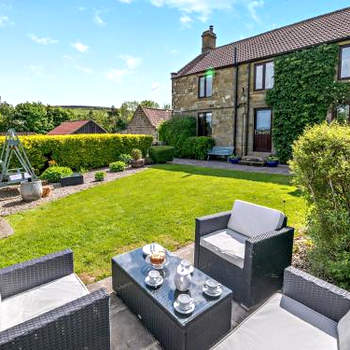 3 Bed in Whitby 92012