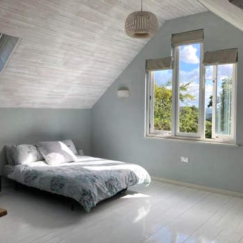Bright, airy Annex in village with stunning views