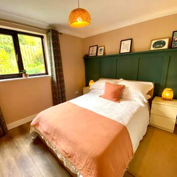 About Time Meva - stylish two-bedroom, dog-friendly home-from-home with parking and garden