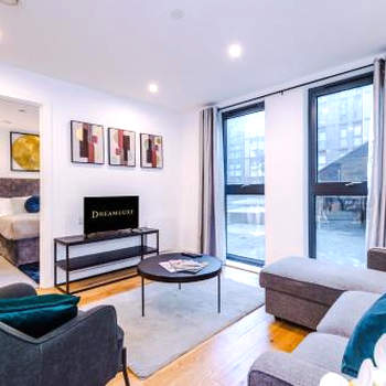 The Arden Suite- Modern apartment in Birmingham city centre- perfect for leisure, family and business by Dreamluxe