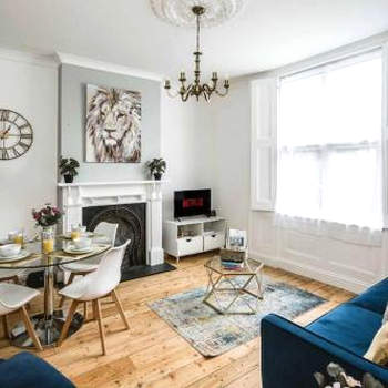 Spacious 4 bed house in Croydon w/ parking for x2 cars! - Photo ID required