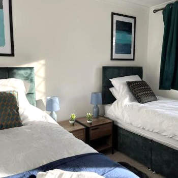 Riverside Retreat: 2BR Grantham