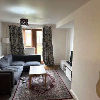Immaculate 2-Bed Apartment in Greenhithe