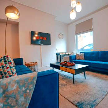 Navy Place - Central Location - Free Parking, FastWifi, SmartTV with Netflix by Yoko Property