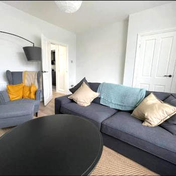 Modern 3 bedroom home, close to City Centre and Peak District
