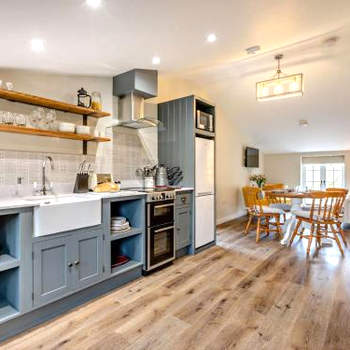 2 Bed in Barnstaple 5mls N 93023