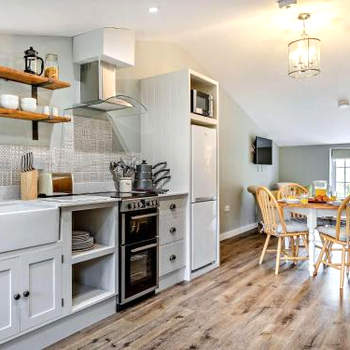 2 Bed in Barnstaple 5mls N 93024