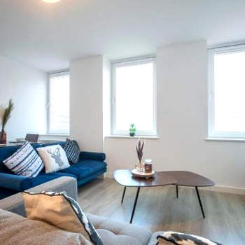 Central Gloucester Getaway Retreat With Parking