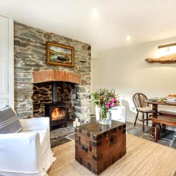 Delightful cottage in picturesque hamlet