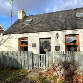 Traditional Stone cottage in heart of the village