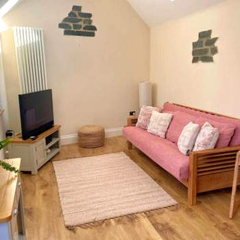 Beautiful one bedroom annex with free parking
