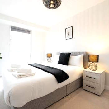 Leeds City centre 2 Bed - FREE PARKING