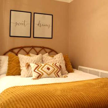 Peacehaven Retreat - 4 minutes from the beach!