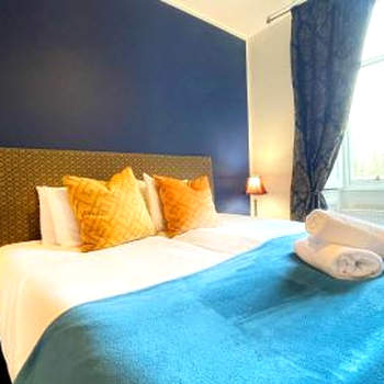 Catcune Suite - Four Bedroom Split Level Apartment