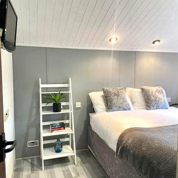 Cosy 3 Bed Lodge in Hoburne, Cotswolds