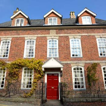 9 Bed in Welshpool 40870