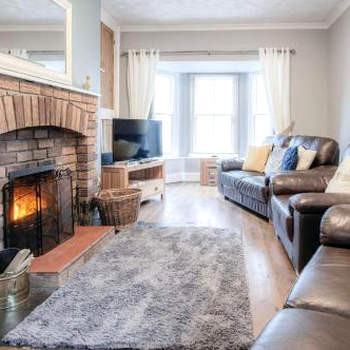 Gymmin House - 3 Bedroom Cottage - Red Roses