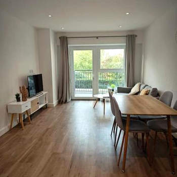 Beautiful spacious modern apartment with a park