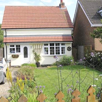 Seaside Cottage - E5453