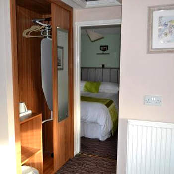 Oak Tree Inn