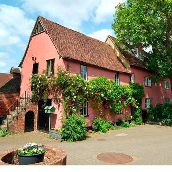 Spacious 4 Bed Cottage with Garden in Heart of Dedham