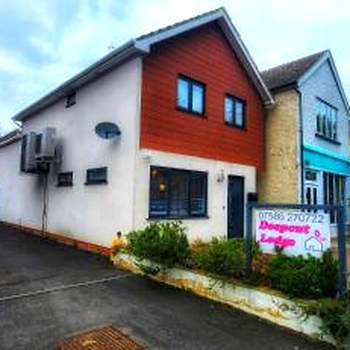 Deepcut Lodge Bed & Breakfast
