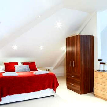 Finchley Central Spacious 3 bed triplex loft style apartment